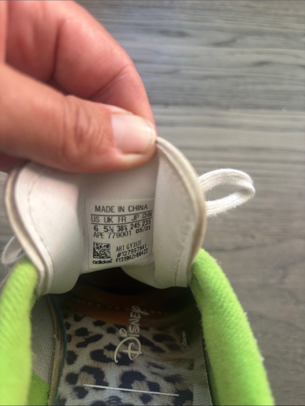 Adidas Stan Smith | Miss Piggy and Kermit Sneakers Disney Collab Size 6 - Picture 9 of 12